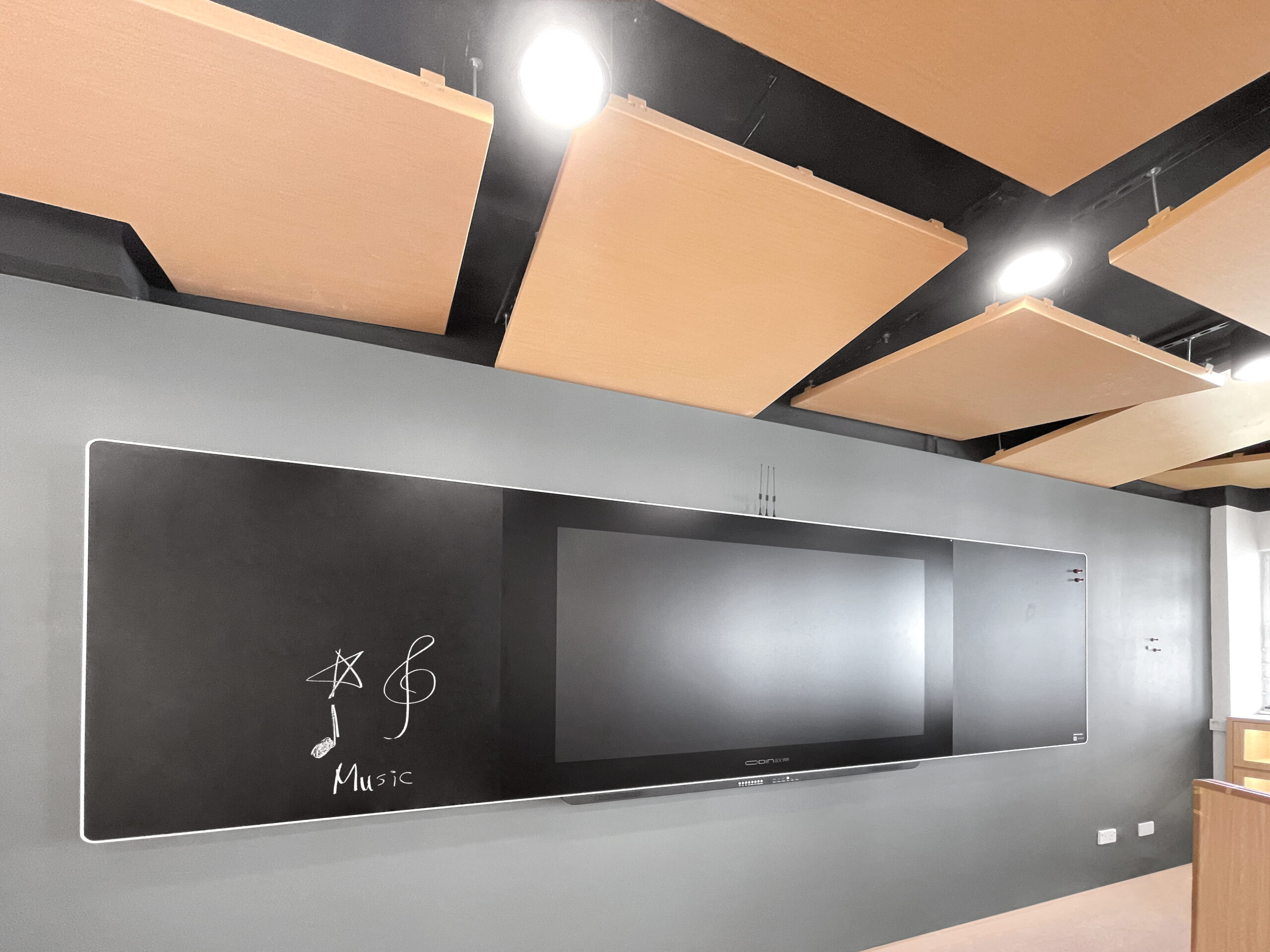 仁濟醫院羅陳楚思小學 - 音樂室9