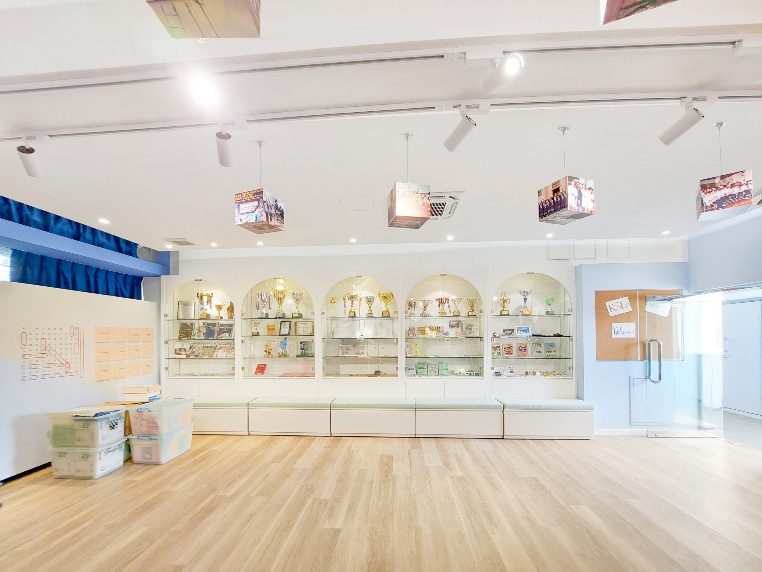 香港管理專業協會羅桂祥中學 - 校史室及走廊11