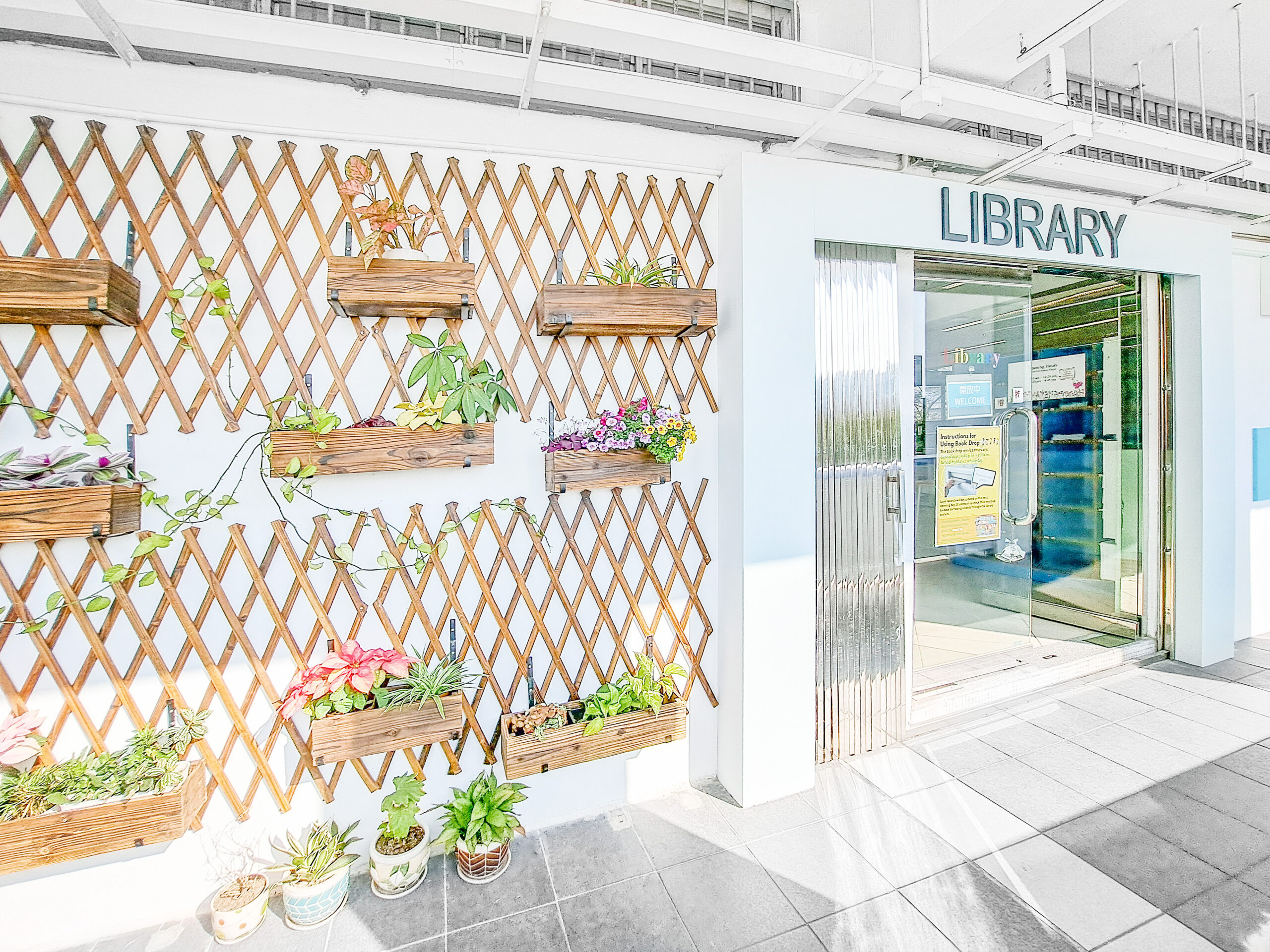 香港管理專業協會羅桂祥中學 - 校史室及走廊2