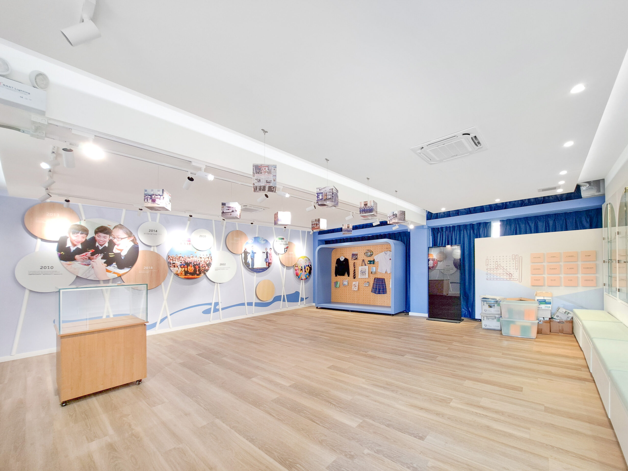 香港管理專業協會羅桂祥中學 - 校史室及走廊7jpg